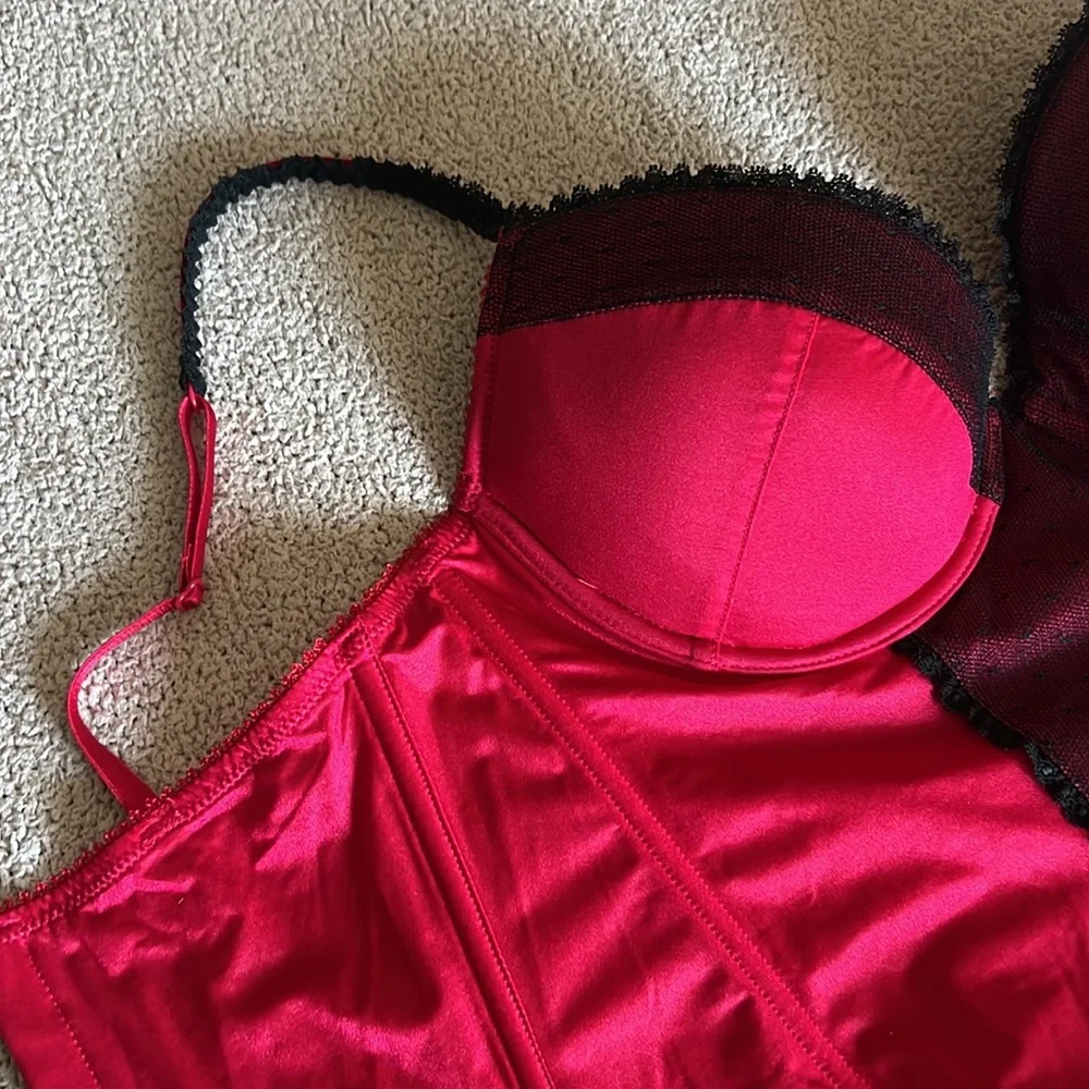 Y2K Vintage H&M Red Satin & Black Lace Boned Corset with Garter *NWT* - Size36B - Picture 11 of 14